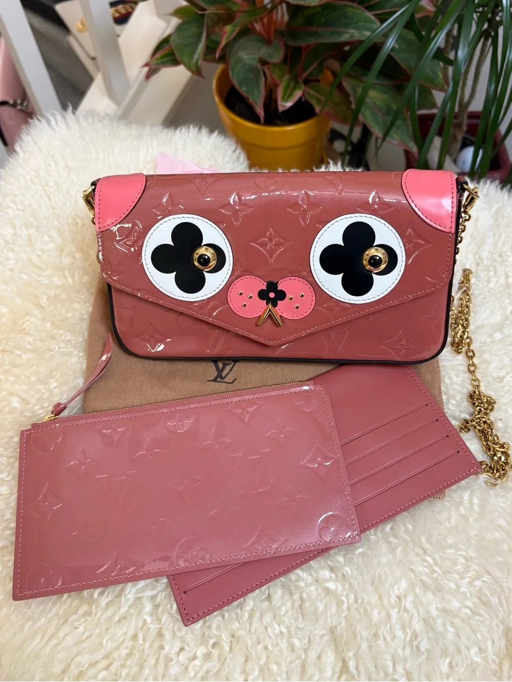 Louis Vuitton Monogram Vernis Valentine Dog Pochette Félicie - Limited Edition